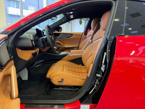 Used 2025 Ferrari Purosangue image 40
