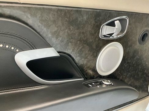 Used 2018 Aston Martin DB11 V12 image 20