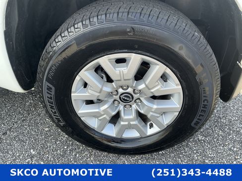 Used 2024 Nissan Frontier SV w/ SV Convenience Package AWD/4WD image 9