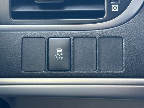 Used 2013 Toyota Camry LE FWD image 27