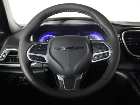 Used 2025 Chrysler Pacifica Select FWD image 36