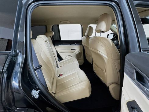 Used 2022 Jeep Grand Cherokee Limited image 25