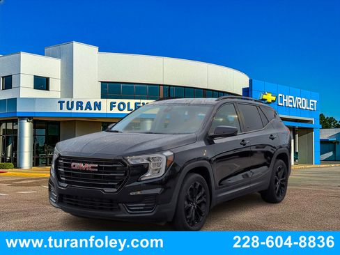 Used 2022 GMC Terrain SLE w/ Driver Convenience Package image 1