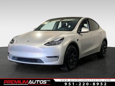 Used 2020 Tesla Model Y Long Range image 1