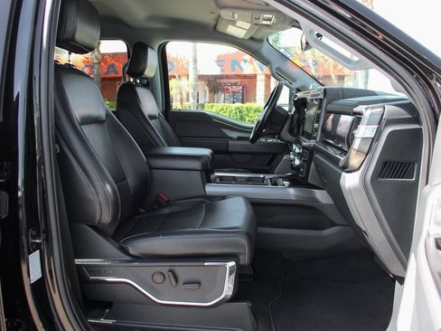 Used 2023 Ford F250 Lariat w/ Black Appearance Package image 41