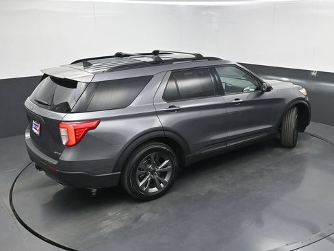 Used 2021 Ford Explorer XLT w/ Equipment Group 202A AWD/4WD image 36