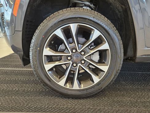 Used 2022 Jeep Grand Cherokee Overland image 12