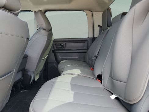 Used 2018 RAM 2500 Tradesman w/ Chrome Appearance Group image 10