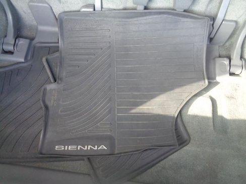 Used 2017 Toyota Sienna LE image 23