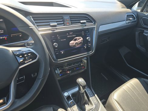 Certified 2022 Volkswagen Tiguan SE R-Line FWD image 10