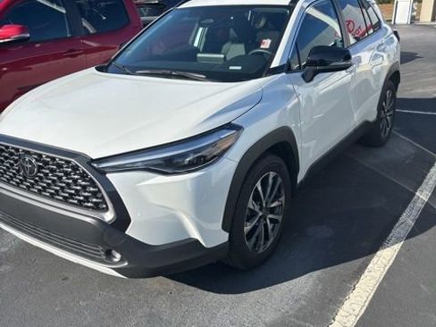 Used 2025 Toyota Corolla Cross XLE w/ Convenience Package image 1