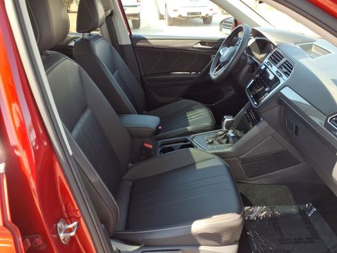 Certified 2024 Volkswagen Tiguan SE image 11