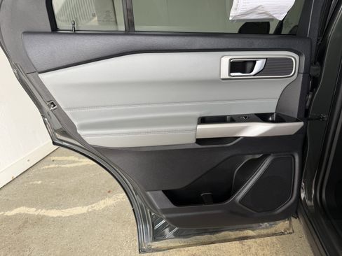 Used 2022 Ford Explorer XLT w/ Equipment Group 202A image 41