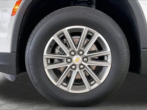 Used 2023 Chevrolet Traverse LT FWD image 21