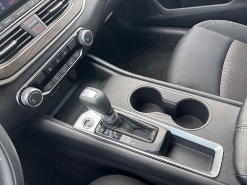 Used 2025 Nissan Altima 2.5 SV image 41