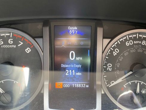 Used 2022 Toyota Tacoma SR5 w/ Technology Package RWD image 12