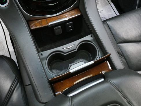 Used 2019 Cadillac Escalade Luxury w/ Escalade Sport Edition image 40