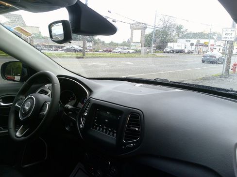 Used 2021 Jeep Compass Latitude AWD/4WD image 19