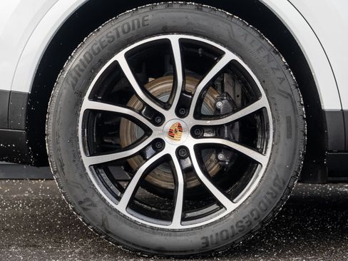 Used 2026 Porsche Cayenne AWD/4WD image 14