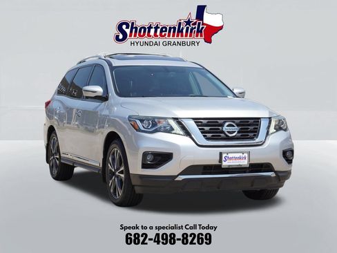 Used 2018 Nissan Pathfinder Platinum FWD image 3