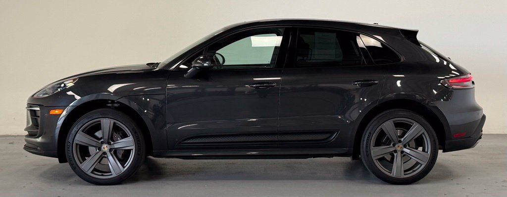 Used 2023 Porsche Macan AWD/4WD image 2