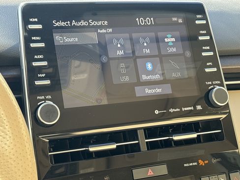 Used 2020 Toyota Avalon Limited image 23