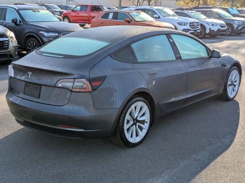 Used 2022 Tesla Model 3 Standard Range image 3