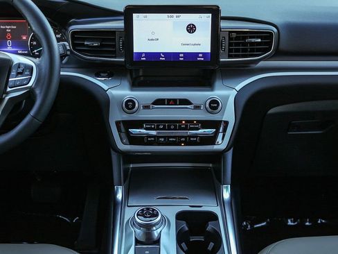 Used 2023 Ford Explorer XLT w/ Equipment Group 202A RWD image 17