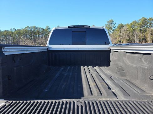 Used 2024 Nissan Titan SV w/ SV Convenience Package image 14