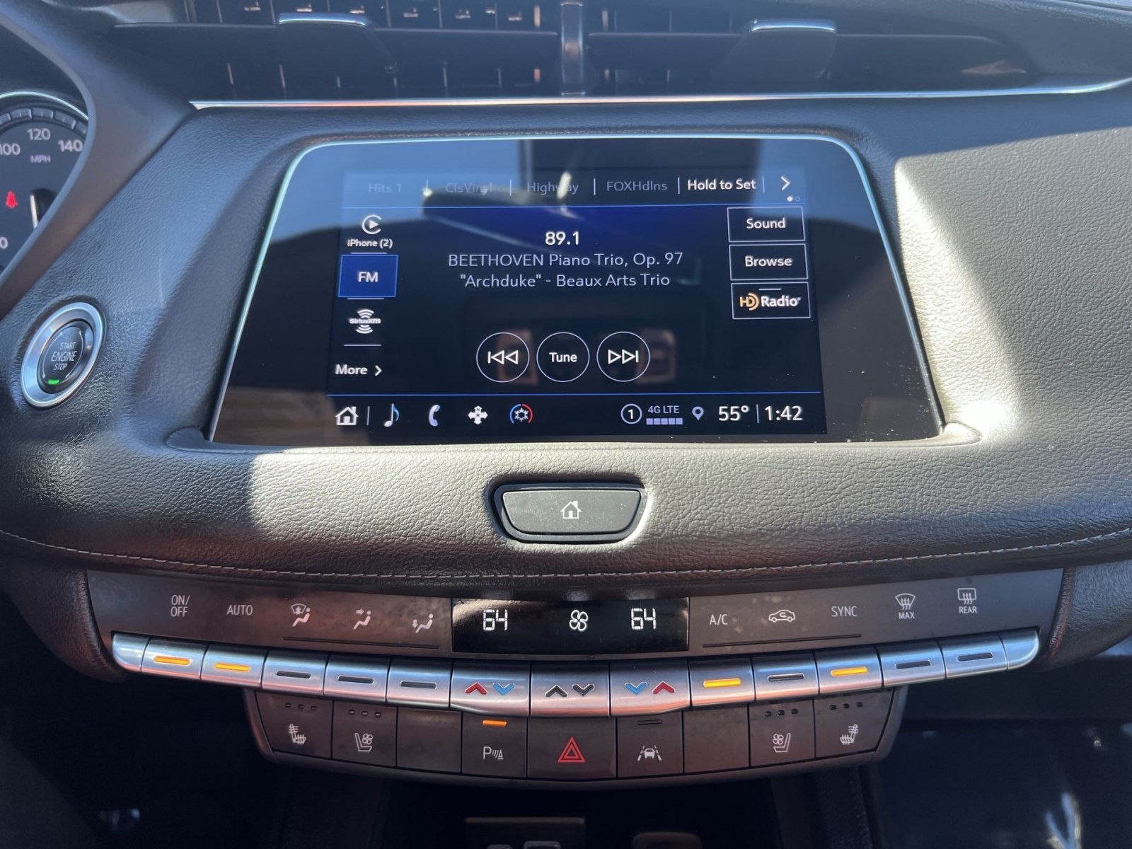 Used 2023 Cadillac XT4 Premium Luxury w/ Technology Package AWD/4WD image 18