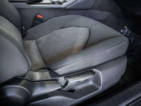 Used 2021 Toyota Camry LE image 25