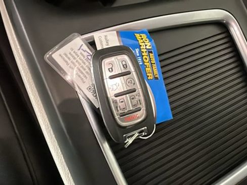 Used 2024 Chrysler Pacifica Touring-L FWD image 20