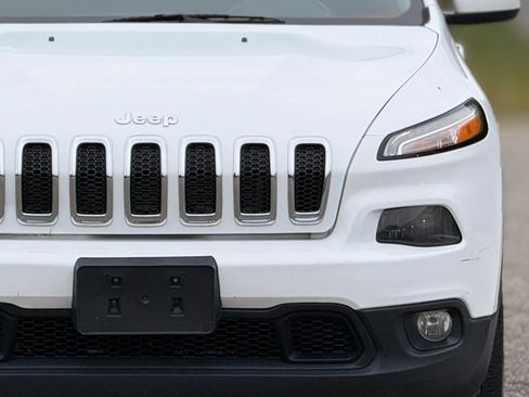 Used 2016 Jeep Cherokee Latitude w/ Cold Weather Group AWD/4WD image 12