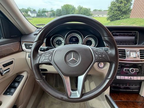 Used 2014 Mercedes-Benz E 350 4MATIC Sedan image 39