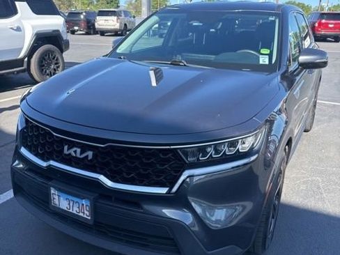 Used 2023 Kia Sorento LX FWD image 1
