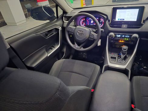Used 2024 Toyota RAV4 LE FWD image 32