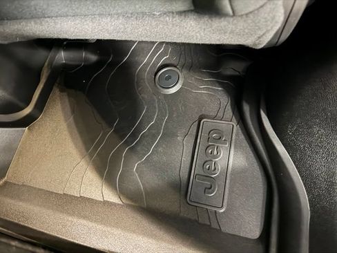 Used 2022 Jeep Gladiator Sport AWD/4WD image 21
