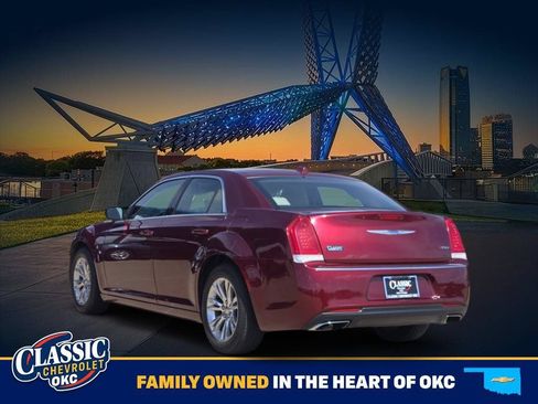 Used 2017 Chrysler 300 Limited RWD image 5