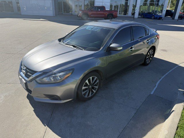 Used 2017 Nissan Altima 2.5 SL w/ 2.5 Technology Package FWD image 3
