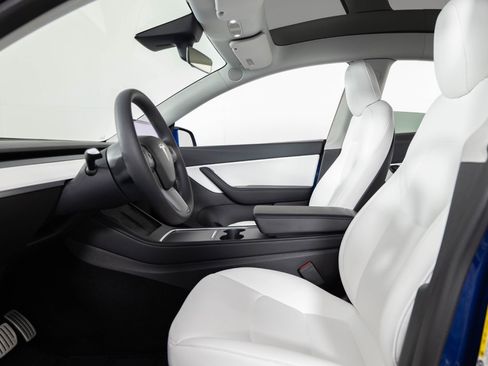 Used 2022 Tesla Model Y Performance image 15