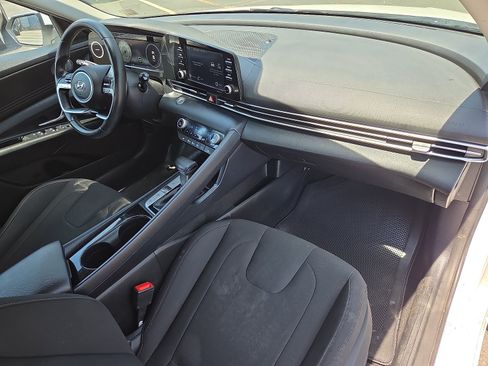Used 2022 Hyundai Elantra SEL w/ Convenience + Premium Package FWD image 18