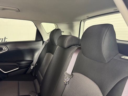 Used 2025 Kia Soul LX w/ LX Technology Package FWD image 32