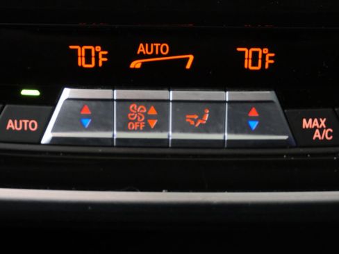 Used 2022 BMW X5 xDrive40i w/ M Sport Package AWD/4WD image 26