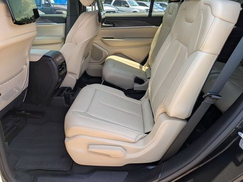 Used 2023 Jeep Grand Cherokee L Limited w/ Luxury Tech Group II RWD image 19