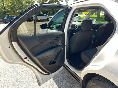 Used 2018 Chevrolet Equinox LT w/ Sun & Infotainment Package AWD/4WD image 12