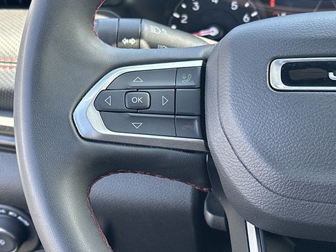 Used 2025 Jeep Compass Trailhawk AWD/4WD image 19