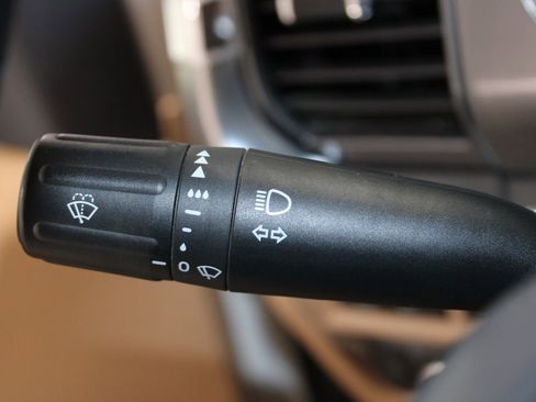 Used 2023 Ford F150 Lariat w/ Trailer Tow Package image 35