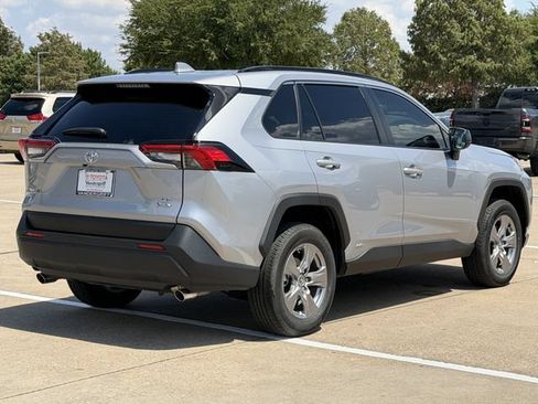 Used 2025 Toyota RAV4 LE AWD/4WD image 4