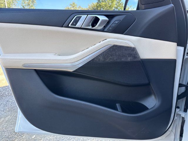 Used 2019 BMW X5 xDrive40i w/ Convenience Package AWD/4WD image 22