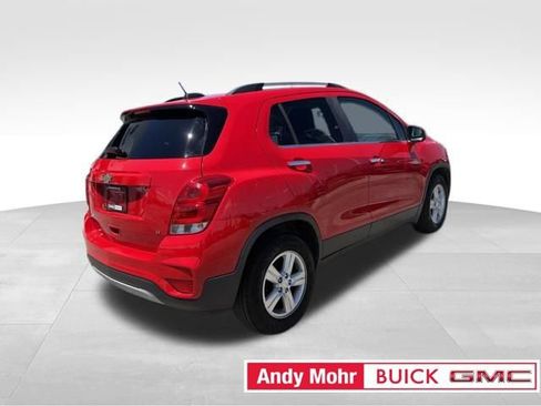 Used 2018 Chevrolet Trax LT w/ Sun & Sound Package FWD image 10